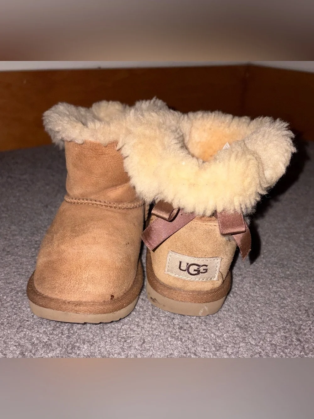 UGG Toddler / Kids Jesse Bow II Suede Boots Chestnut Size 11T